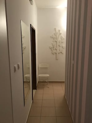 Habitación, vista al jardín | Caja de seguridad en la habitación, muebles diferentes y insonorización 