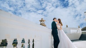 A couple on a balcony with a clear sky. - Marina Luxury Vung Tau (Ho Chi Minh City)