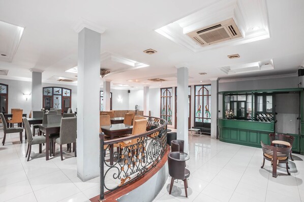 Restaurant - Hotel O Bunga Karang Hotel (Bekasi)
