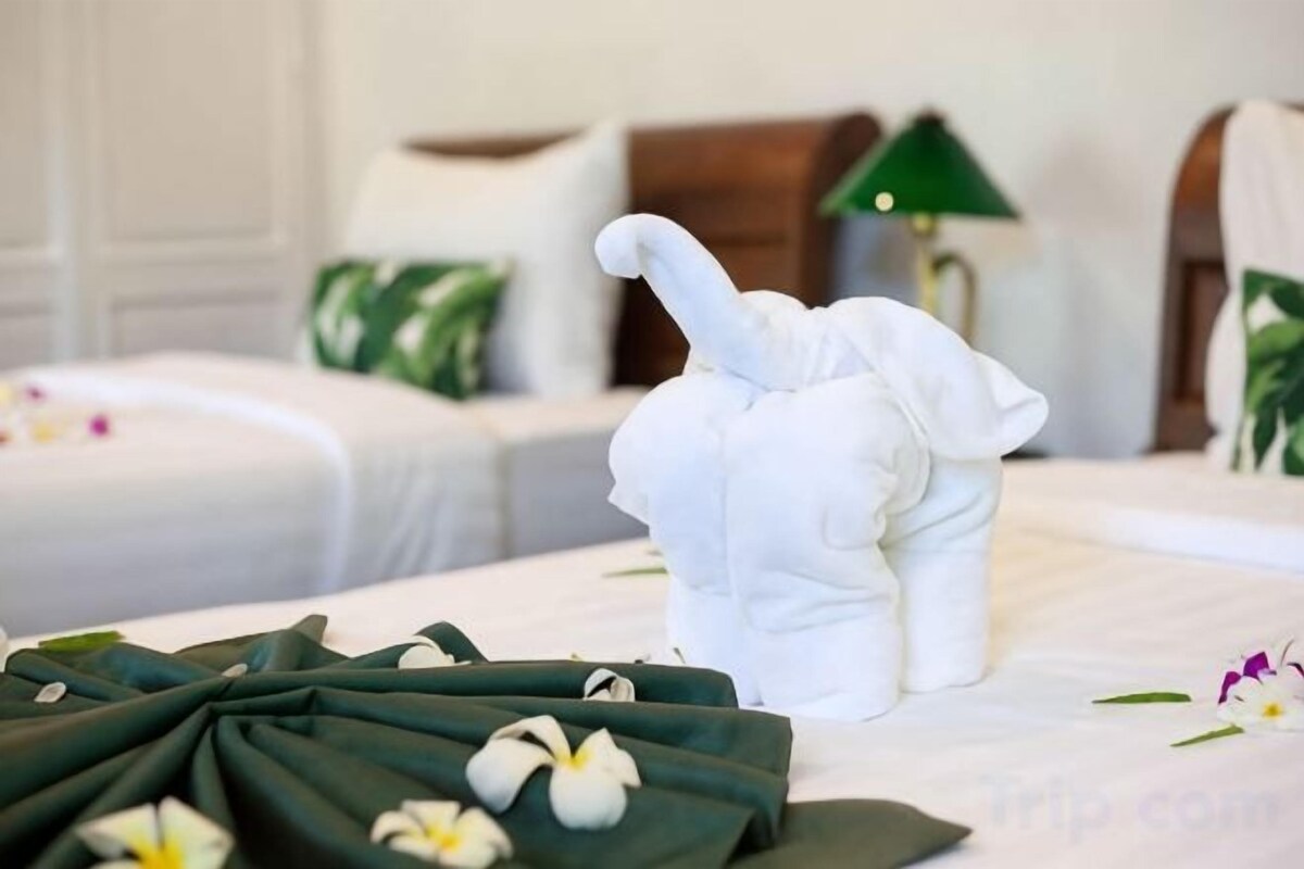 In-room safe, desk, WiFi (free), bed sheets