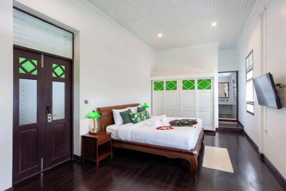 Suite, 1 King Bed