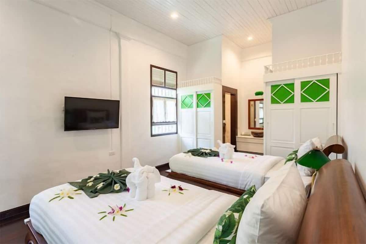 In-room safe, iron/ironing board, free WiFi, bed sheets