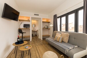 Caja de seguridad en la habitación, wifi gratis y ropa de cama 