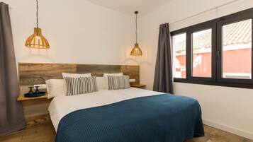 Double Room | In-room safe, free WiFi, bed sheets