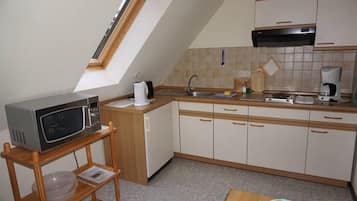 Standard Condo, 1 Bedroom, Non Smoking (3) | Private kitchen | Fridge, cookware/dishes/utensils