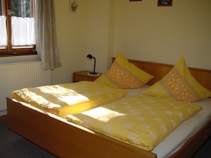 Standard Condo, Non Smoking (1) | Free WiFi, bed sheets - Pension und Landhaus Wölfel (Bad Steben)