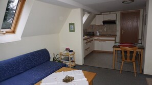 Standard Condo, 1 Bedroom, Non Smoking (2) | Living area | Flat-screen TV - Pension und Landhaus Wölfel (Bad Steben)