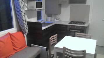 Mobile Home, 3 Bedrooms, Non Smoking | Living area | Flat-screen TV