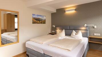 Double Room | In-room safe, WiFi (free), bed sheets
