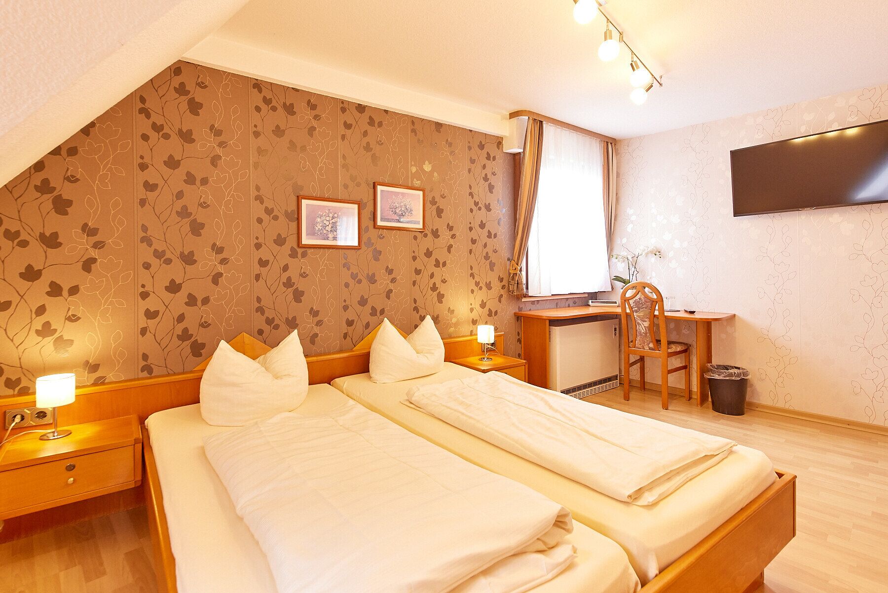 double room | in-room safe, free wifi, bed sheets