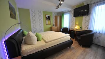 Double Room | In-room safe, WiFi (free), bed sheets