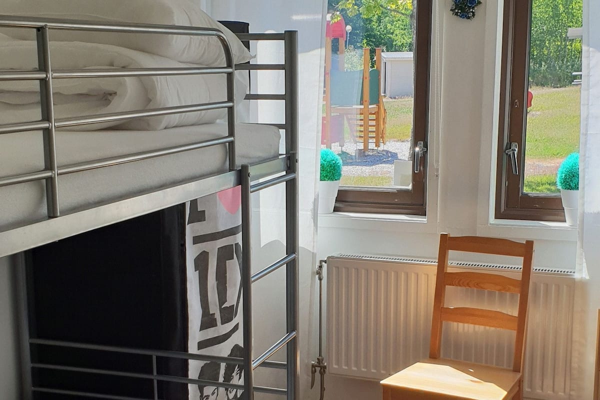 Standaard tweepersoonskamer, uitzicht op de binnenplaats, op benedenverdieping | Luxe beddengoed, Select Comfort-bedden, een bureau
