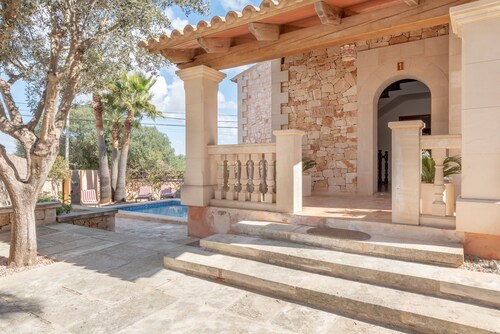 Air-Conditioned Holiday Home "Es Cantó" with Pool, Wi-Fi and Terrace