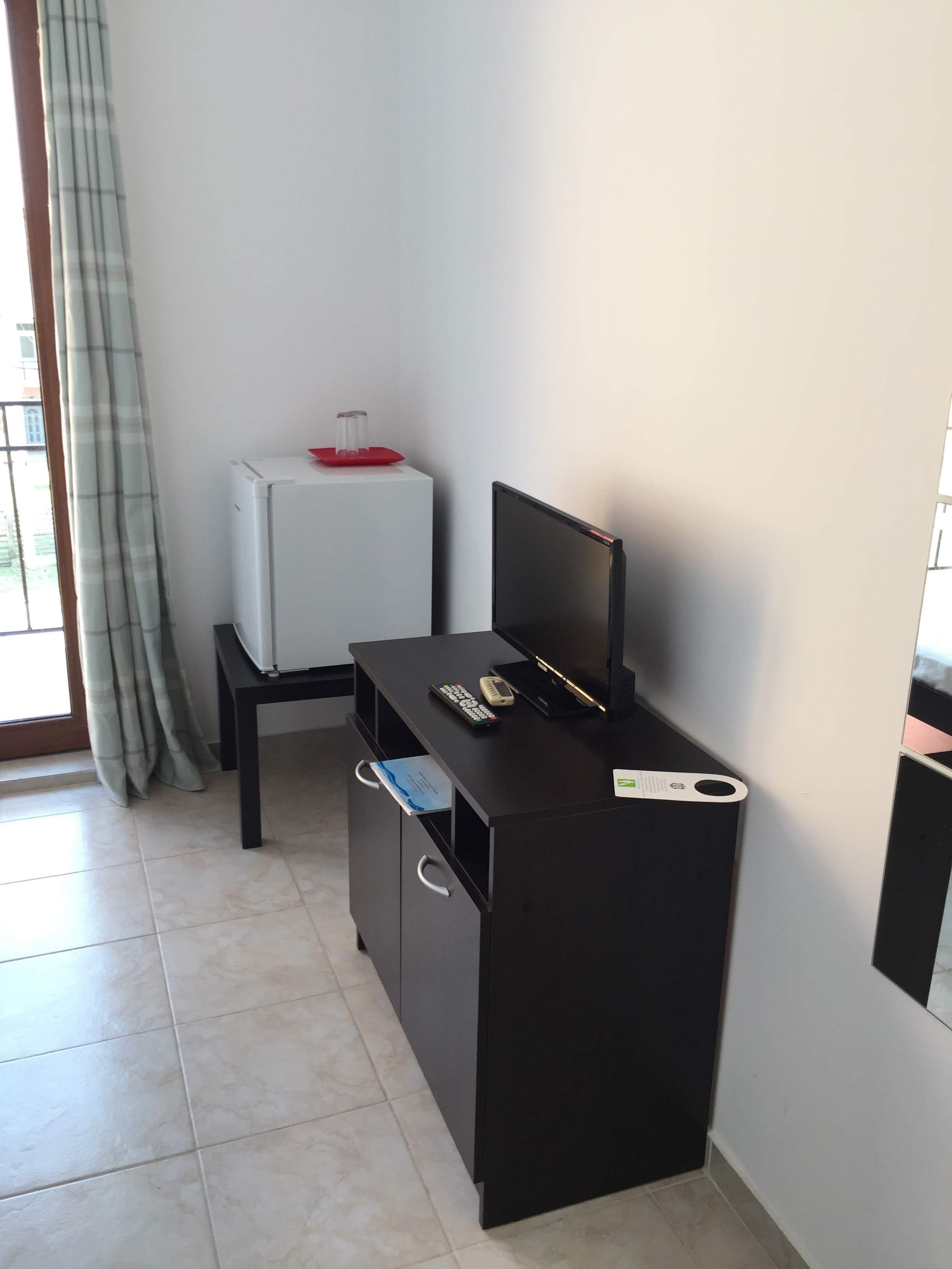 Double Room, Balcony | Minibar, individually decorated, blackout drapes, iron/ironing board