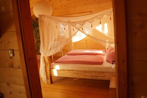 2 室のベッドルーム、アイロン / アイロン台、WiFi (無料)、ベッドシーツ