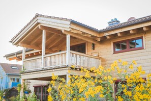 Exterior - Fantastic apartment in a log cabin in front of the mountains (Wielenbach)