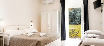 多莫阿尔盖罗中心酒店