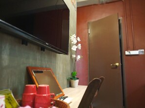 四人房 | 遮光窗帘、免费 WiFi、床单