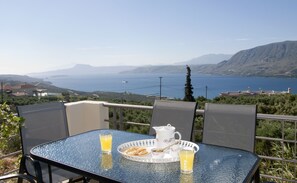 Panoraamahuoneisto, 1 makuuhuone, näköala lahdelle, vuorten lähellä (West) | Terassi/patio
