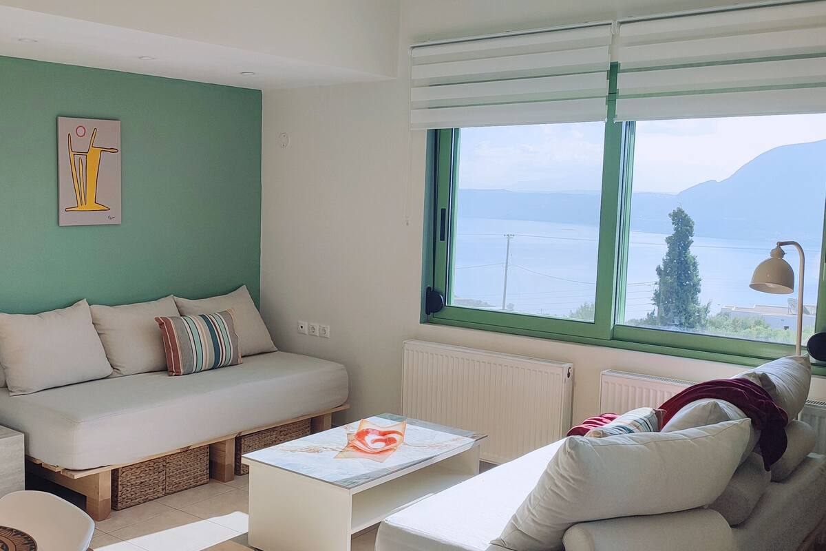 Panoramic Apartment, 1 Bedroom, Bay View, Mountainside (West) | Living area