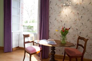 Double Room (Oiseaux) | Living area