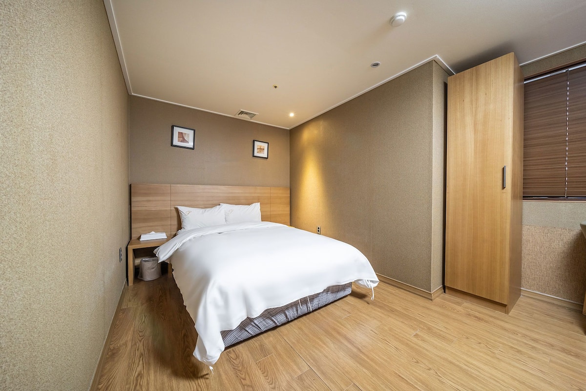 Standard Double Room | Individually decorated, individually furnished, desk, free WiFi