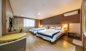 Quarto duplo real | Individualmente decorados, individualmente mobiliados, escrivaninha