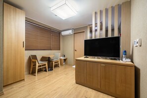 Kahden hengen standard-huone | Yksilöllisesti sisustettu, yksilöllisesti kalustettu, työpöytä