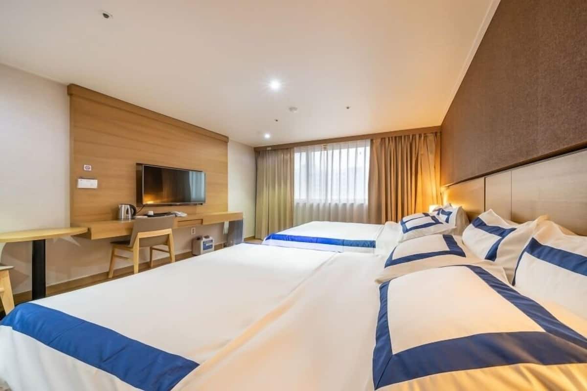 Royal Twin Room | Individually decorated, individually furnished, desk, free WiFi