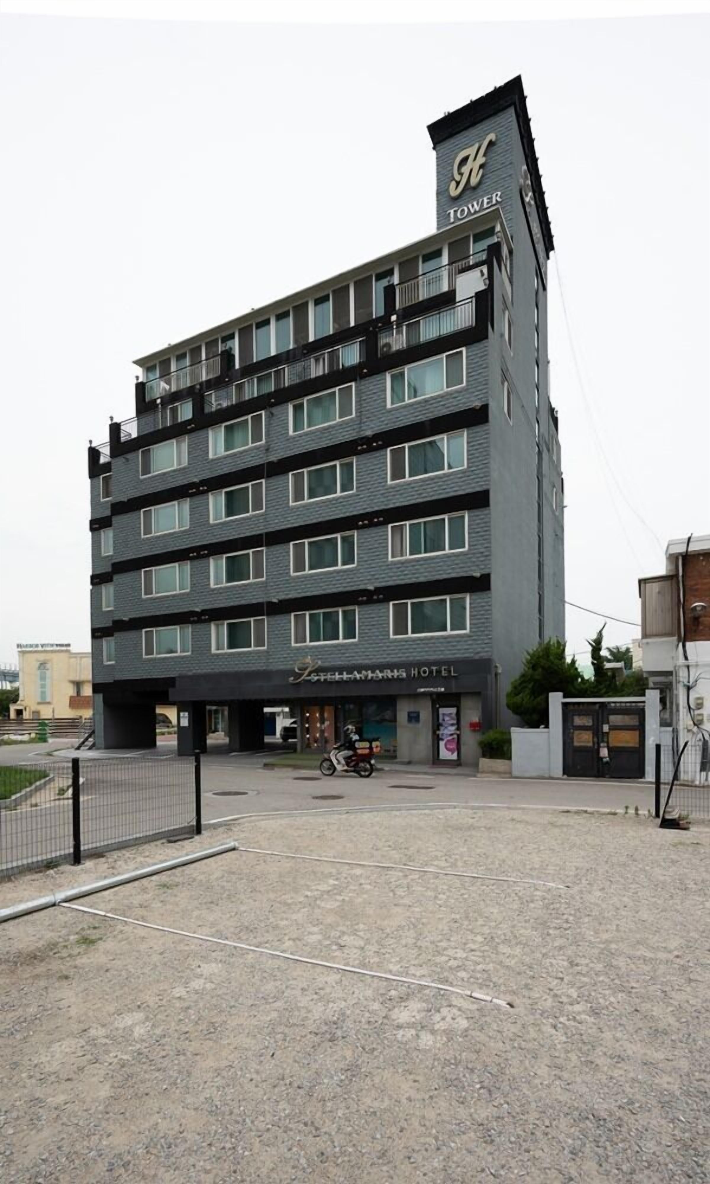 A multi-story hotel with a prominent 'F' logo on the top.