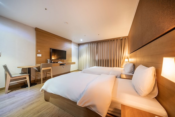 Tvåbäddsrum Deluxe | Individuell inredning, unika möbler, skrivbord och gratis wi-fi