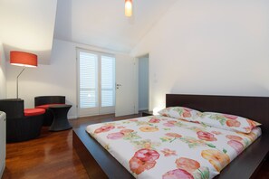 Kattohuoneisto | Työpöytä, silitysrauta/-lauta, ilmainen Wi-Fi, vuodevaatteet