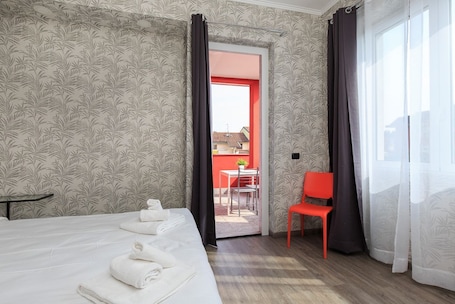 1 bedroom, iron/ironing board, Internet, bed sheets. Studio with Balcony Rho Fiera R 10
