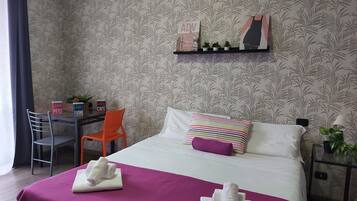 1 bedroom, iron/ironing board, internet, bed sheets