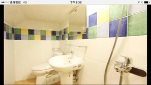 Shower, free toiletries, hair dryer, slippers - Kenting Orange Homestay (Hengchun)