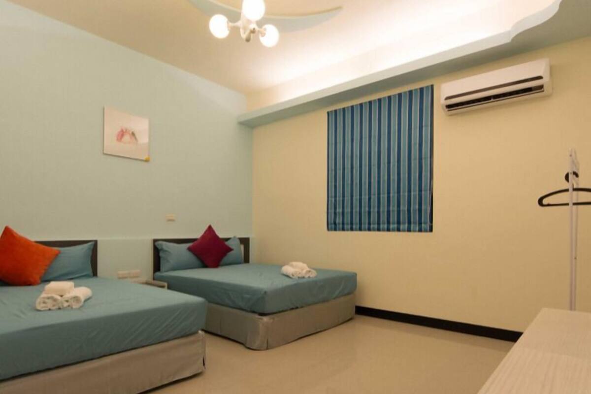 Quadruple Room, No Windows | Desk, soundproofing, WiFi (free)
