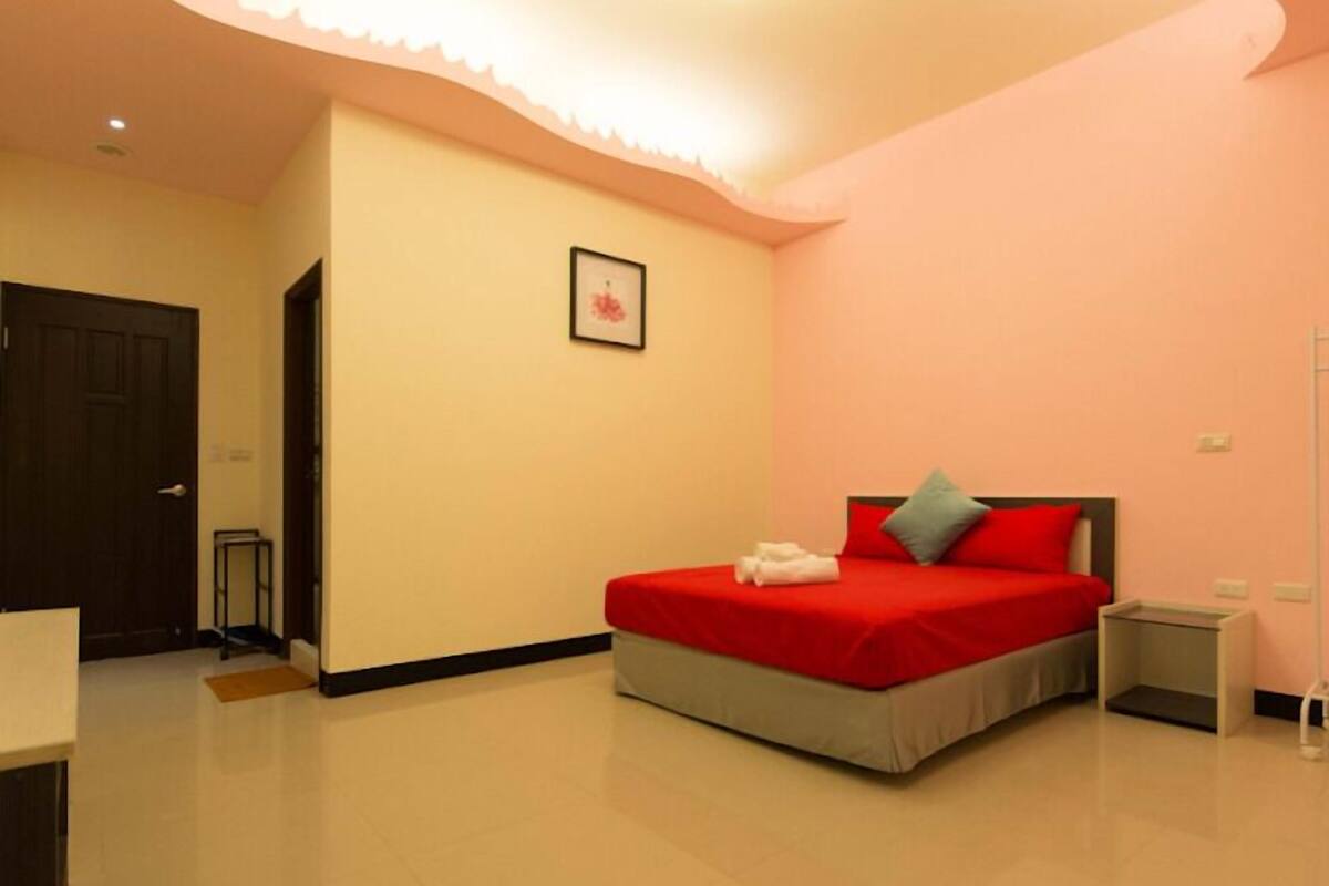 Superior Double Room | Desk, soundproofing, WiFi (free)