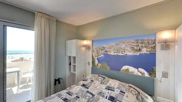 Single Room, Sea View | Individually decorated, individually furnished, desk, blackout drapes