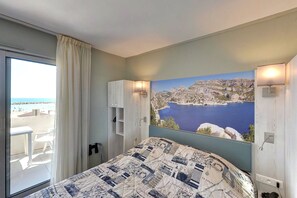 Single Room, Sea View | Individually decorated, individually furnished, desk, blackout drapes - Hotel La Conga (Sète)