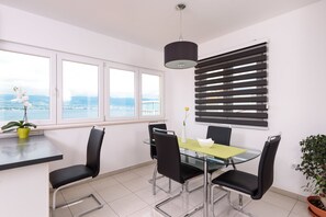 Penthouse, Terraza, vista al mar | Vista desde la habitación