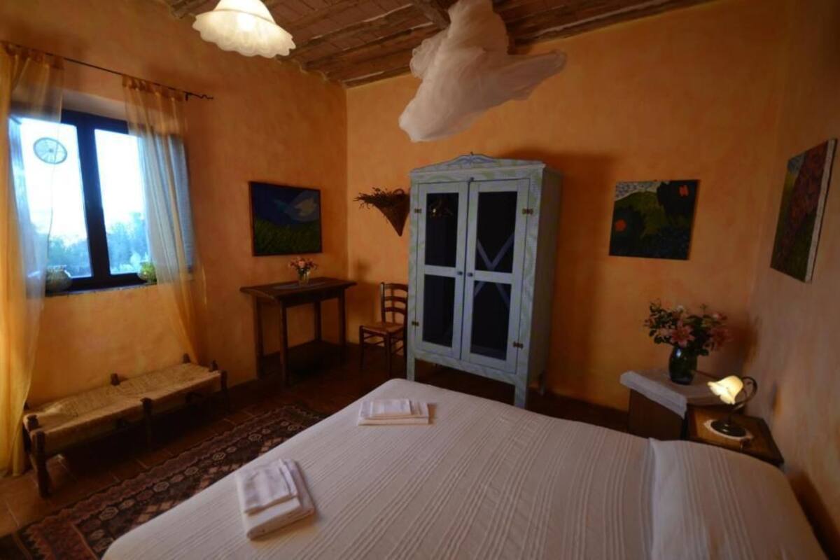 Cots/infant beds, rollaway beds, free WiFi, bed sheets