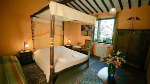 Cots/infant beds, rollaway beds, free WiFi, bed sheets