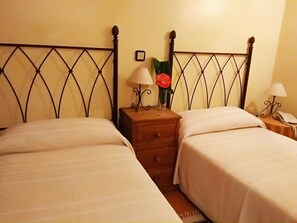 이코노미 더블룸 | 암막 커튼, 방음 설비, 무료 WiFi, 침대 시트