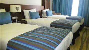 Chambre Triple, non-fumeurs | Bureau, rideaux occultants, Wi-Fi gratuit, draps fournis