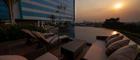 Outdoor pool, open 6:00 AM to 7:00 PM, pool loungers