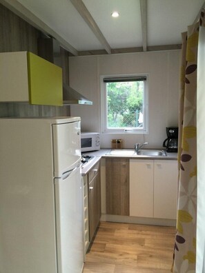 Premium Chalet, 2 Bedrooms, Garden Area (4 pers) | Private kitchenette - Camping Frédéric Mistral (Castellane)