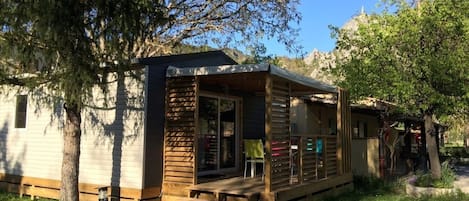 Premium Chalet, 2 Bedrooms, Garden Area (4 pers)