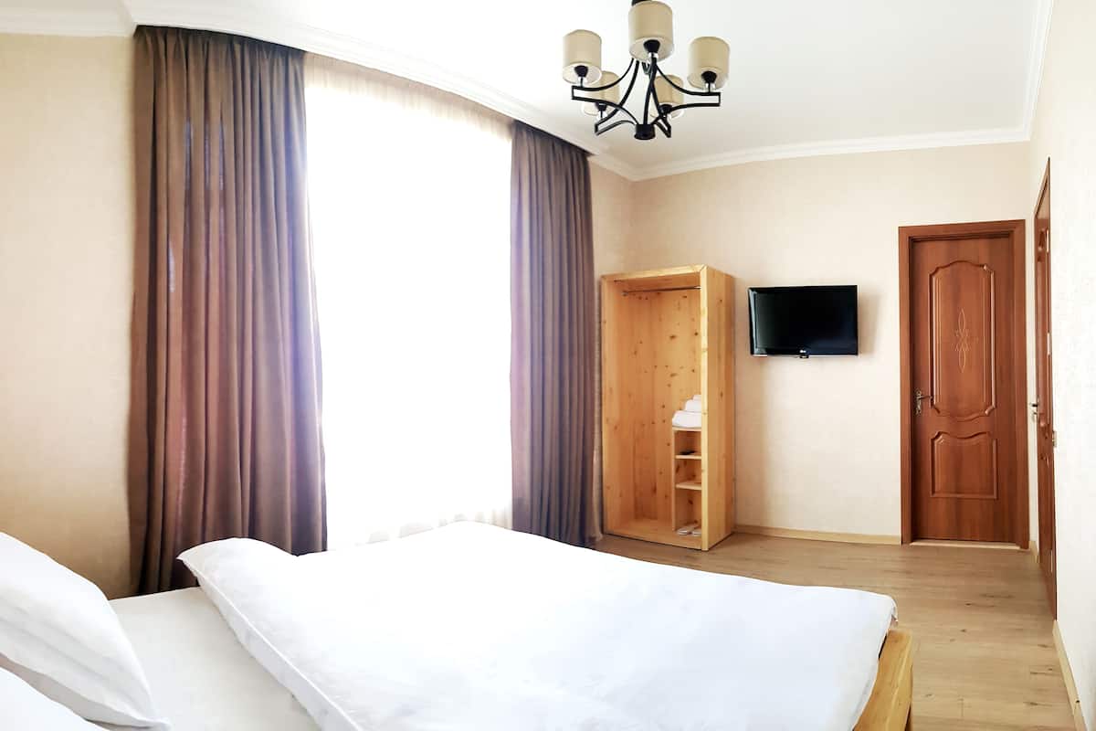 Minibar, blackout curtains, soundproofing, free WiFi