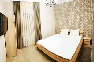 Minibar, blackout curtains, soundproofing, free WiFi
