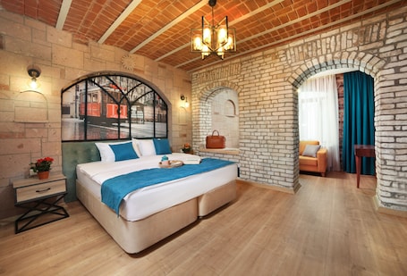 Family Studio Suite | Living area | 40-inch LED TV with satellite channels, TV